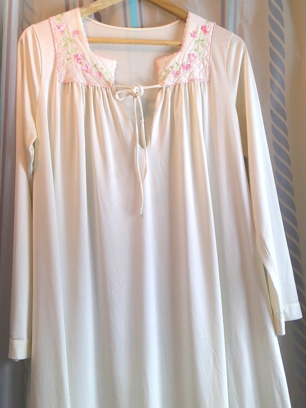 ShadowLine Vtg Maxi Nightgown Quilted/Embroidered Long Sleeve n Ivory Woman Sz S